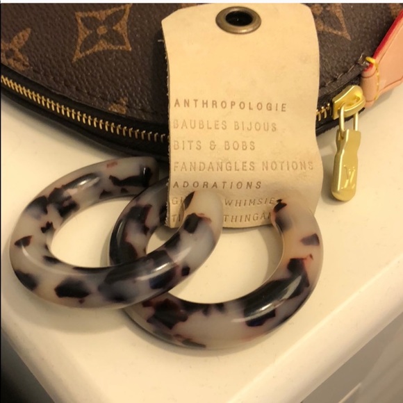NWT Anthropologie Tortoise Resin Hoop Earrings - Picture 4 of 4